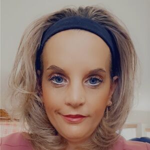 Meet your Posher, Debbie